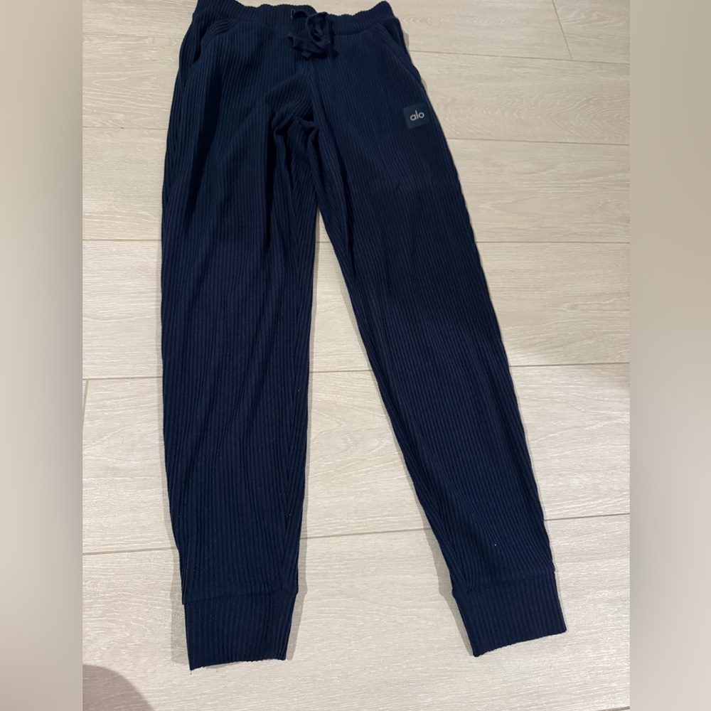 ALO Muse sweatpants - Picture 2 of 3